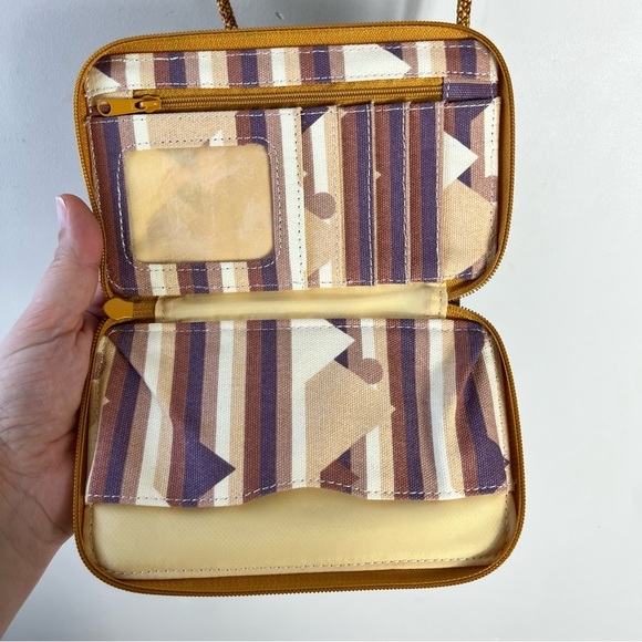 KAVU Go Time Bi-Fold Crossbody Wallet with Rope Strap - Summit View Western - Picture 8 of 11